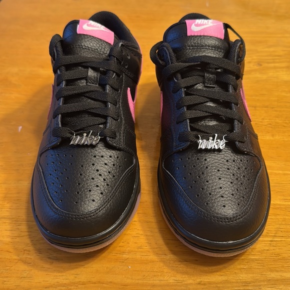 Nike Black & Pink Shoes. New. Women’s 8.5 - Picture 8 of 9